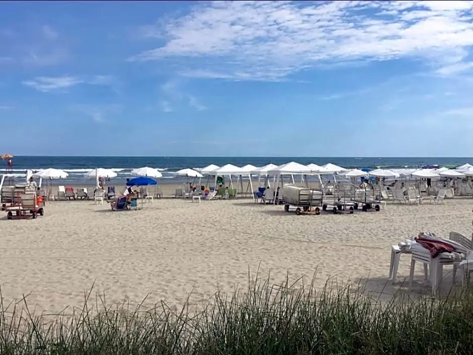 FLAT NA RIVIERA COM VISTA MAR A 150m DA PRAIA NO MÓDULO 06