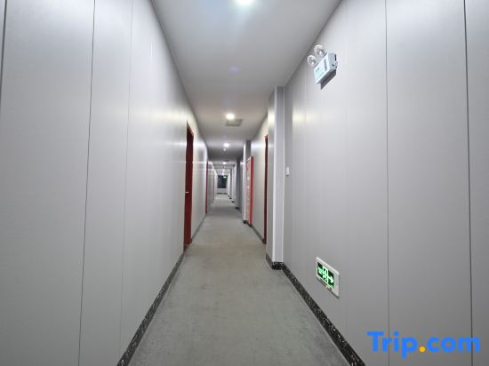 Yuezhijia Business Hotel (Huoshan Ferris Wheel Passenger Transport Center)