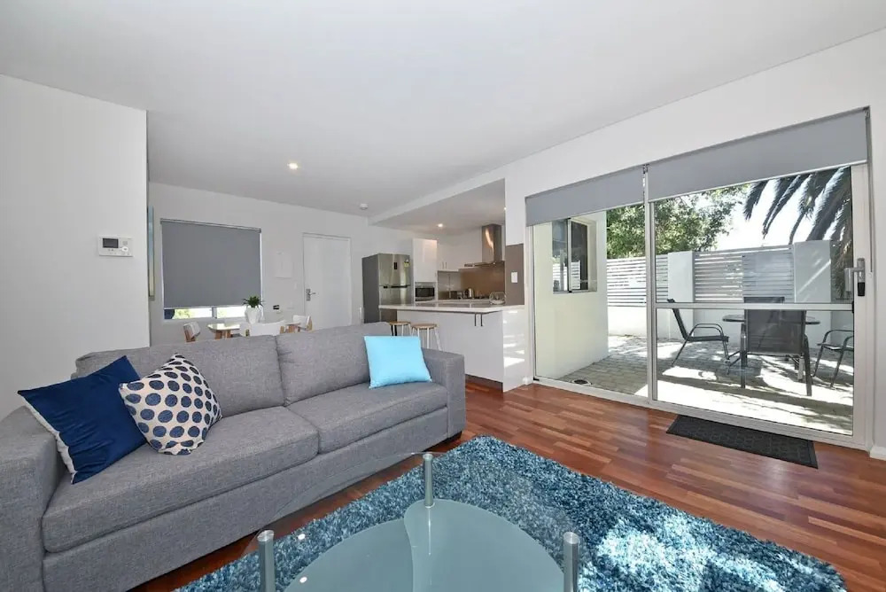 Stylish Apartment near Perth City 2210
