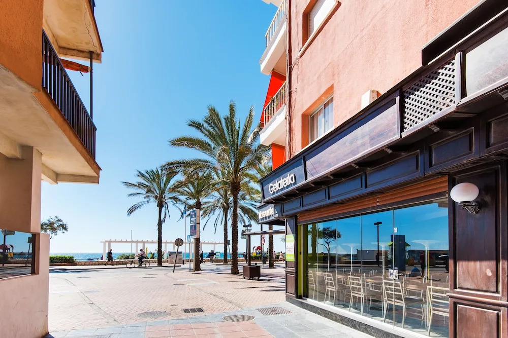 Rentandhomes fuengirola beach apartment