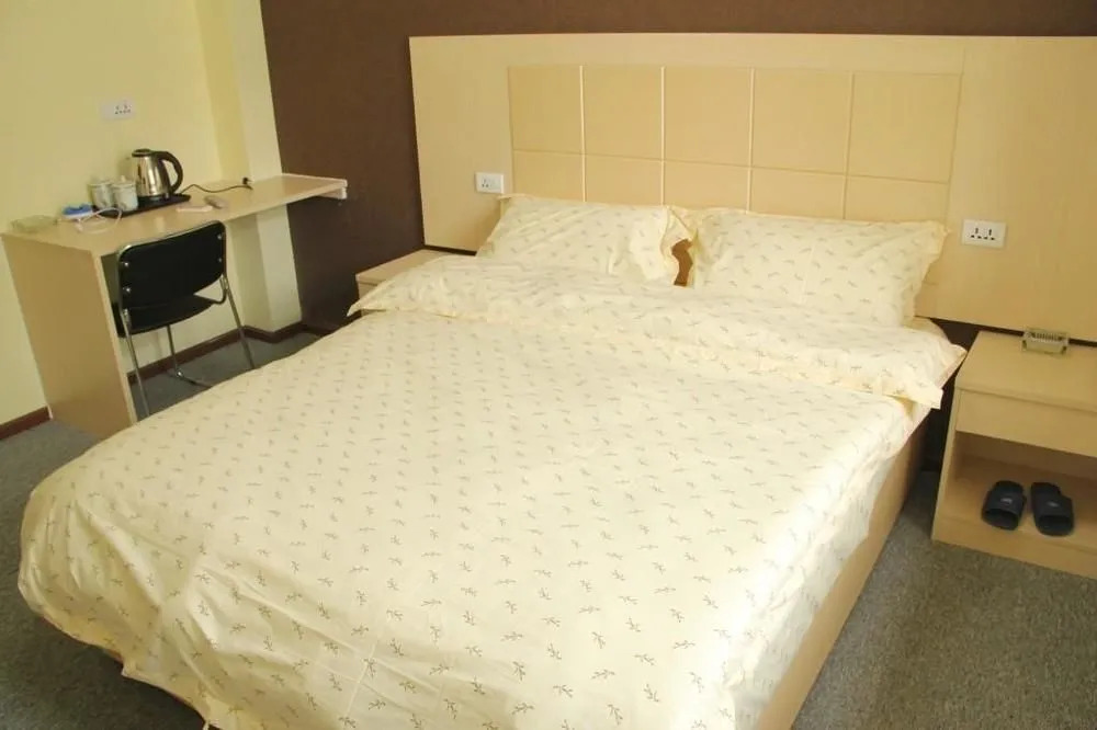 Wuhan Yue'erju Family Hotel