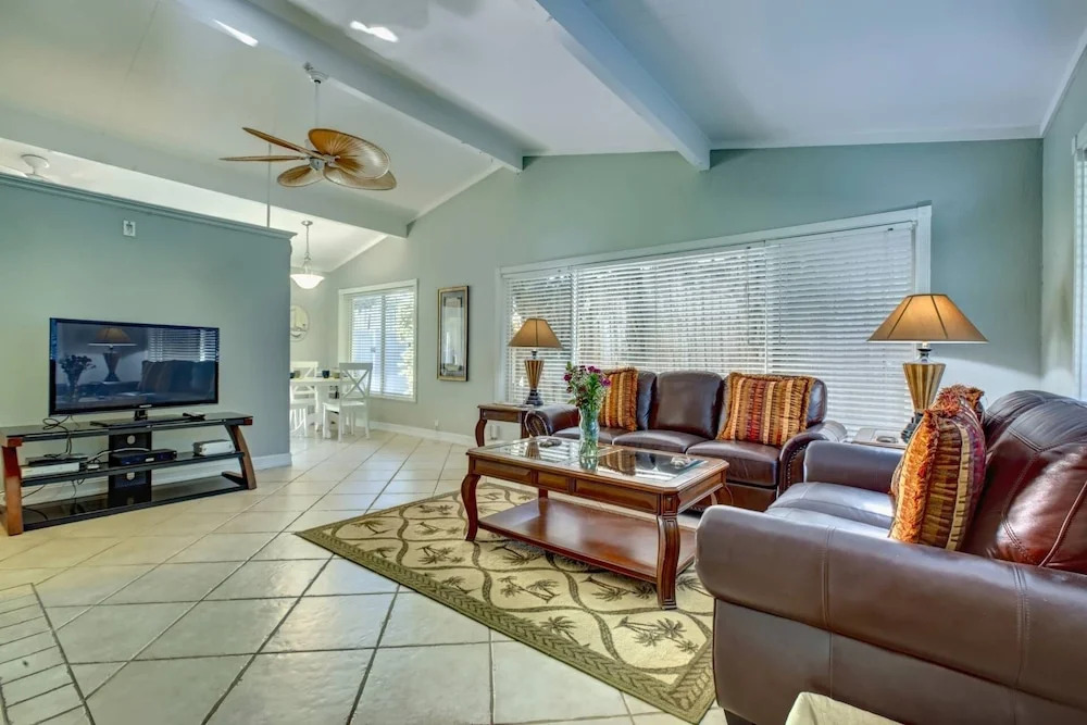 Peacock Bungalow - Right