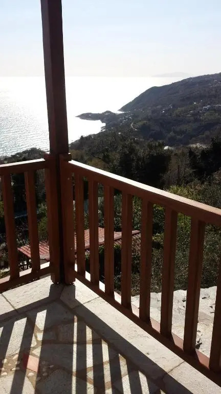 Om Living Pelion