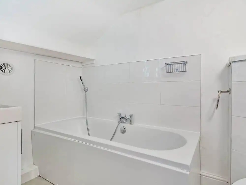 Lovely Villa 1 King 1 Double Sofa 4 Single Beds