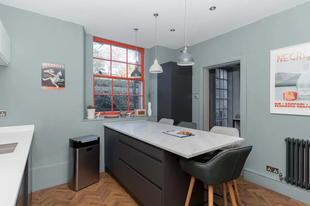 Beautiful & Bright 2BD Flat - Haymarket