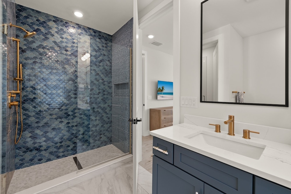 5583 Sun & Salt Retreat: 5br/4.5ba New Pool Home! 5 Bedroom Home