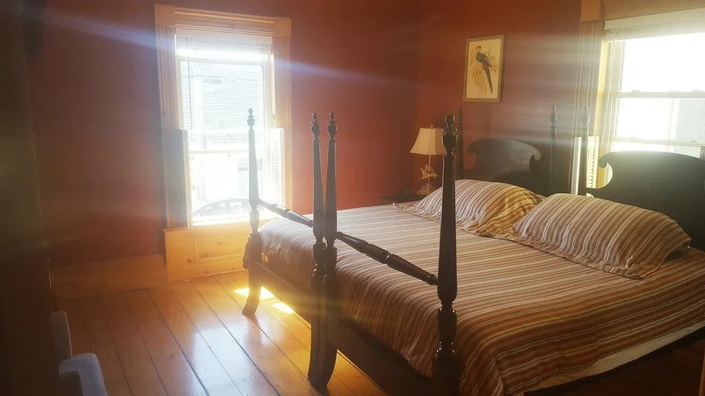 Sail Inn Lunenburg
