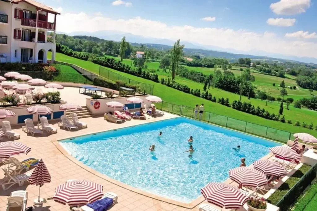 T1 Bis Avec Piscine Vue Golf Et Montagnes