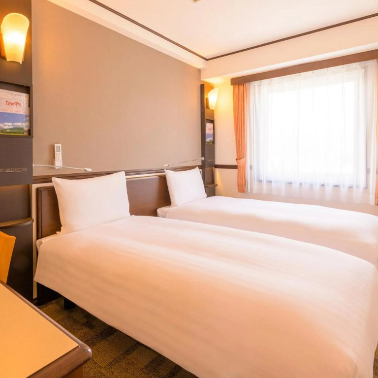 Toyoko Inn Hon-atsugi-eki Minami-guchi
