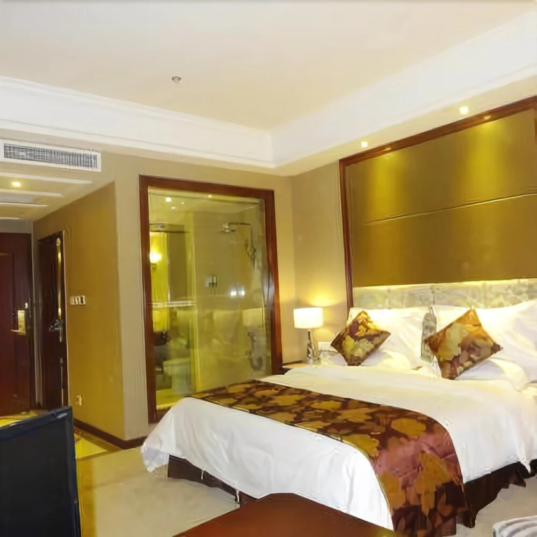 Four Seasons Moon Hotel