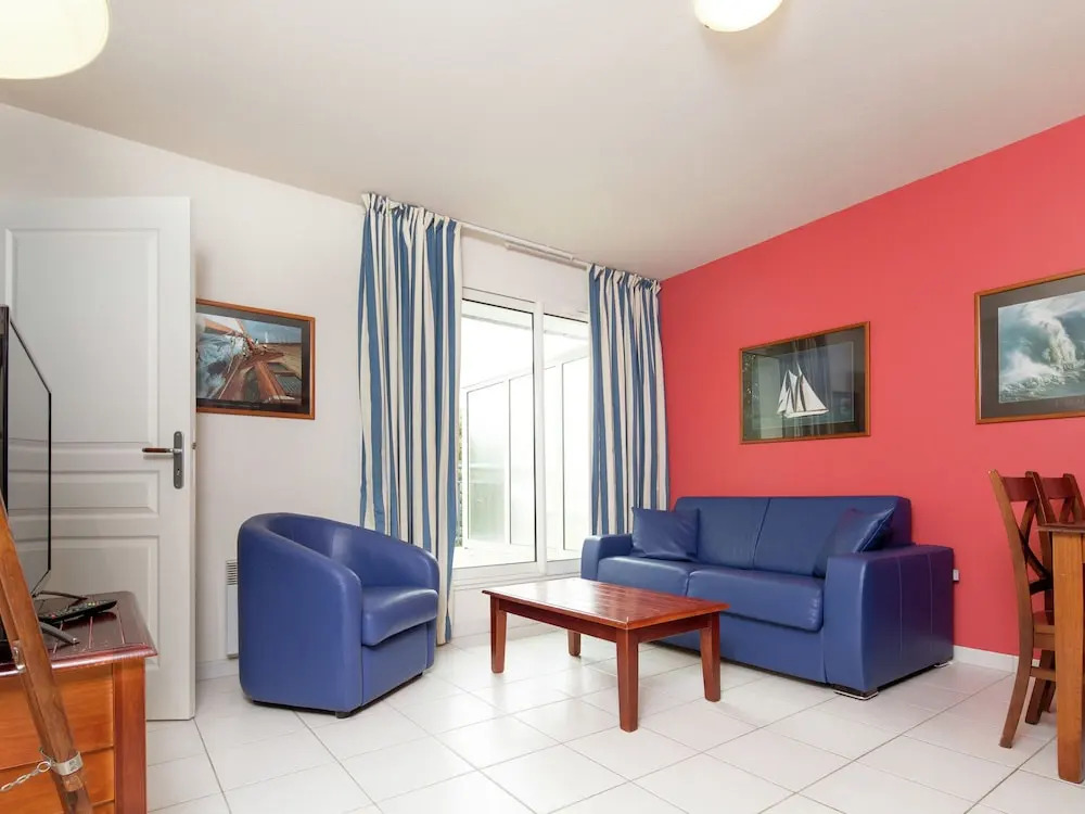 Marine Apartment With Dishwasher in Harbor Town