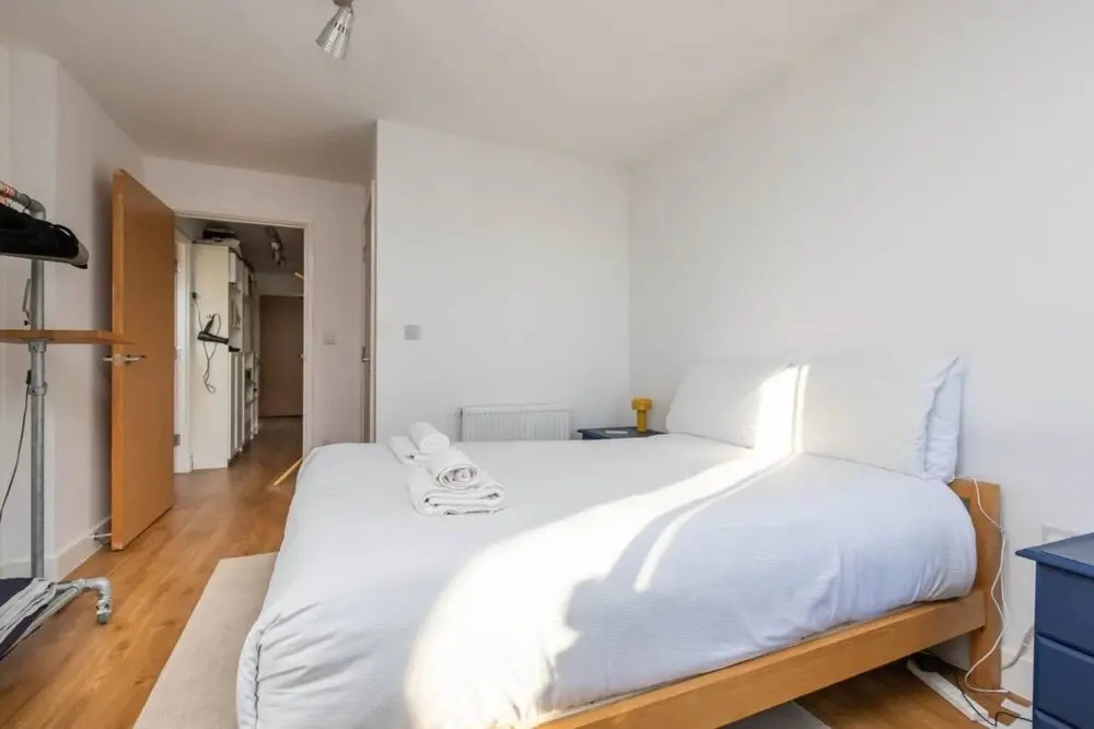 Stylish 2 Bedroom Flat in Canada Water