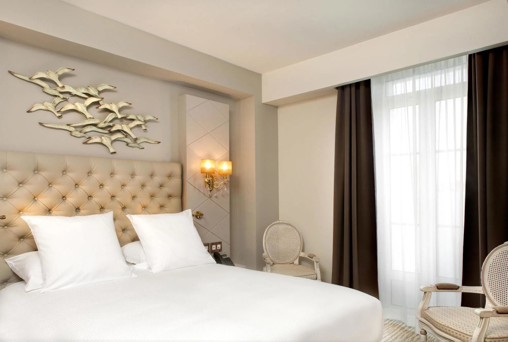 Grand Hotel Des Sablettes Plage, Curio Collection By Hilton