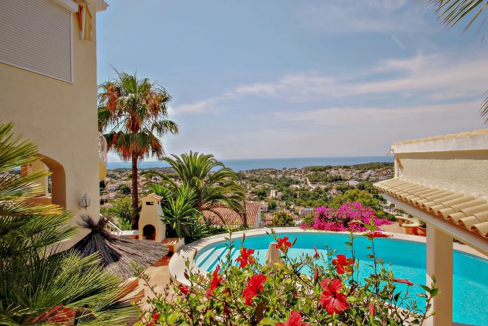 Los Llanos - sea view villa with private pool in Benissa