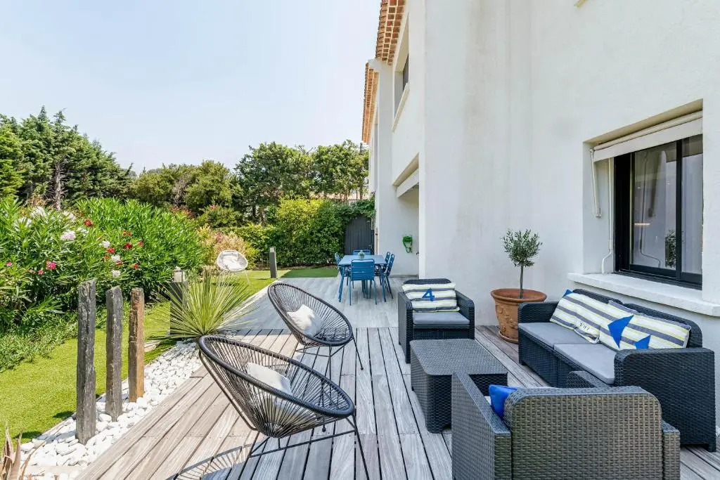 Le Clos - appartement Cassis, jardin 120m2, 2 places parking proche center et mer