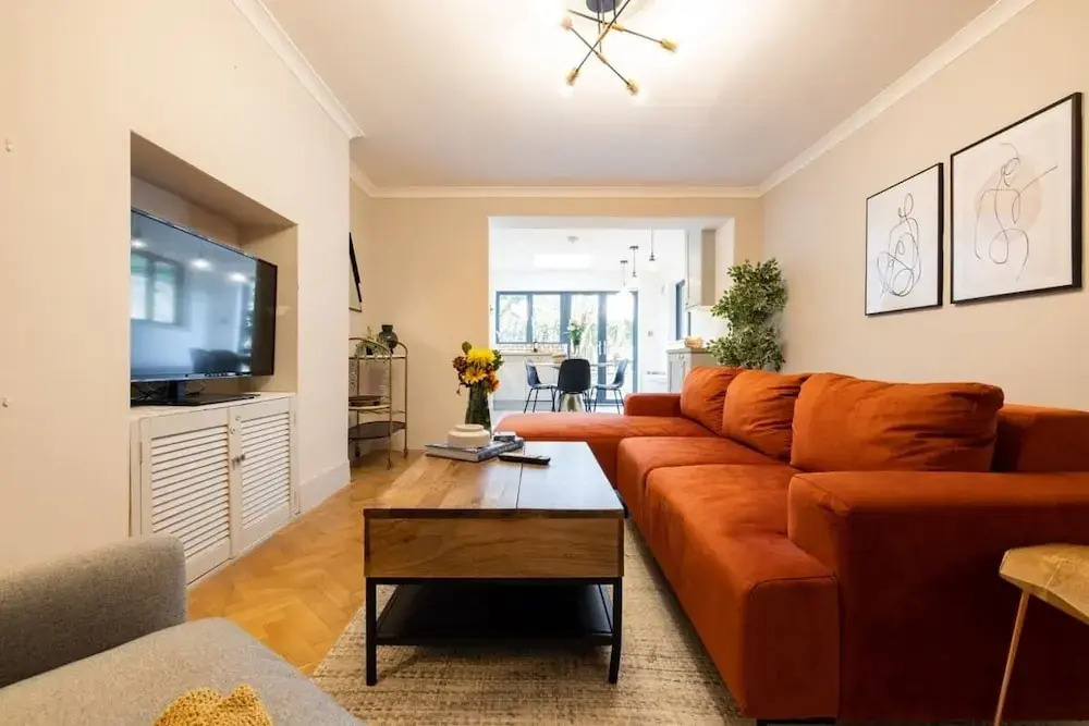 The Richmond Upon Thames Escape - Modern & Bright 2BDR Flat with Parking