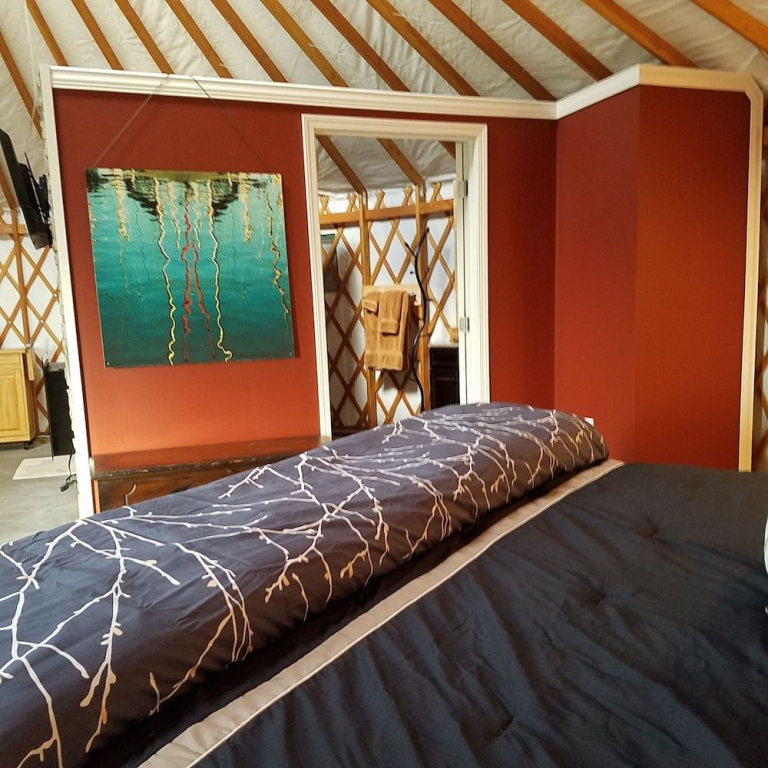 Yale Manor B&B & Yurt Glamping