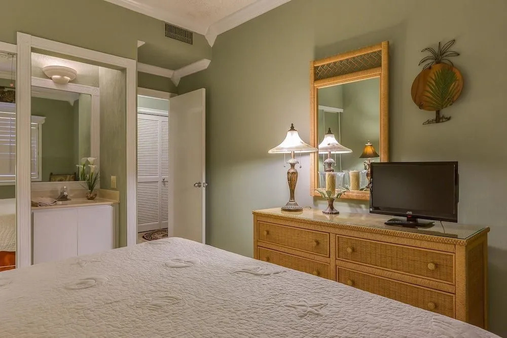 Romar House Unit 704A