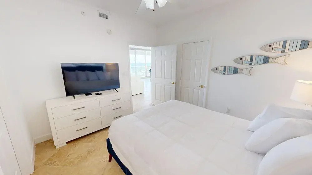 Oceania 807 3 Bedroom Condo by RedAwning