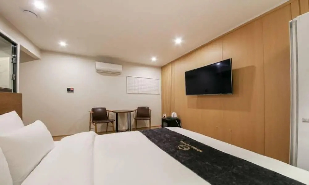Divine Hotel