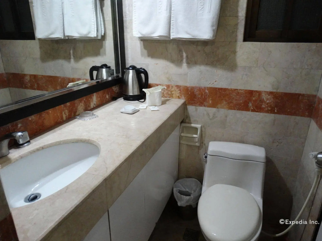Ralph Anthony Suites Hotel