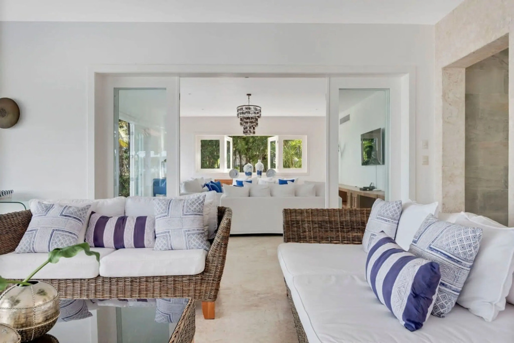 Oceanfront Golf Course Estate w Pool Guest House