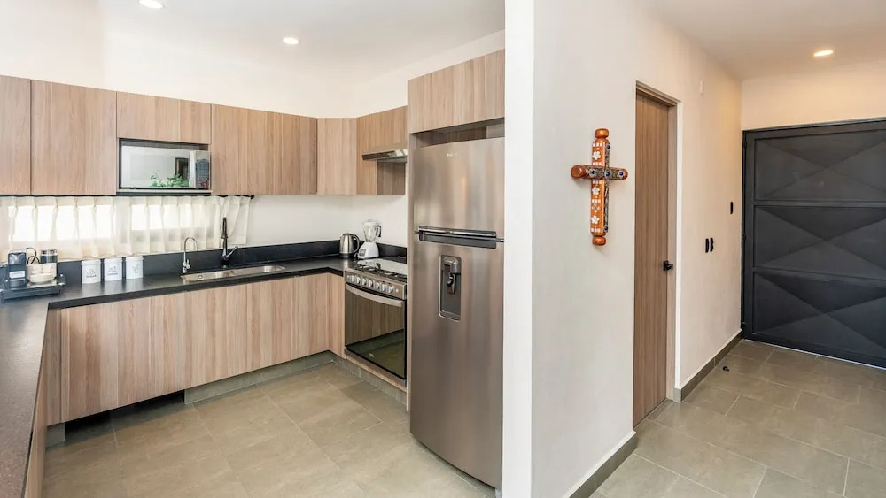 4BR Private Sanctuary with Pools and Gym