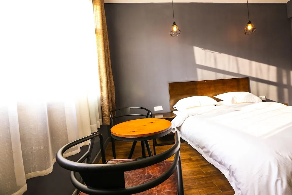 Comma Travel International Youth Hotel