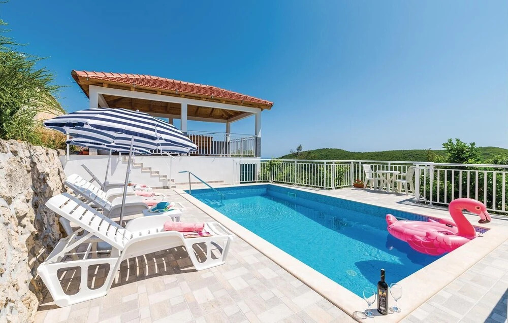 Four-Bedroom Holiday Home In Babino Polje