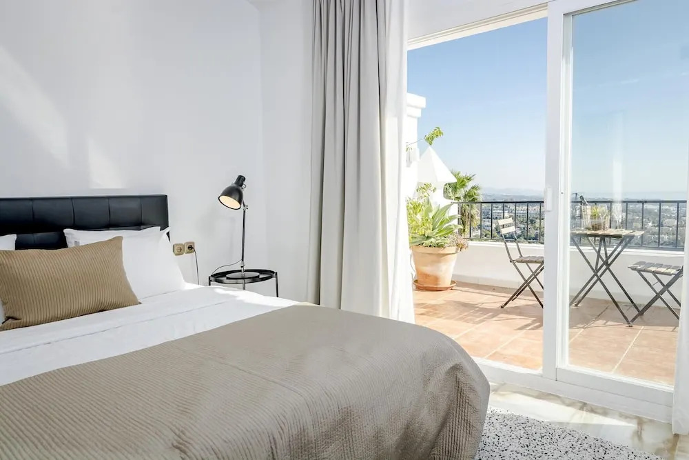 LCM - Modern 3 bedroom apt with stunning views