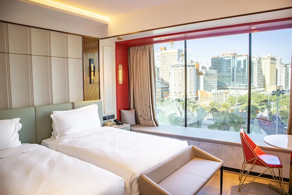 Yoho Resorts World Hotel
