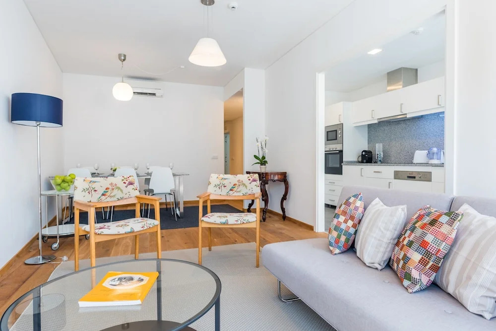Casa da Praça Apartments - by Casas na Ilha