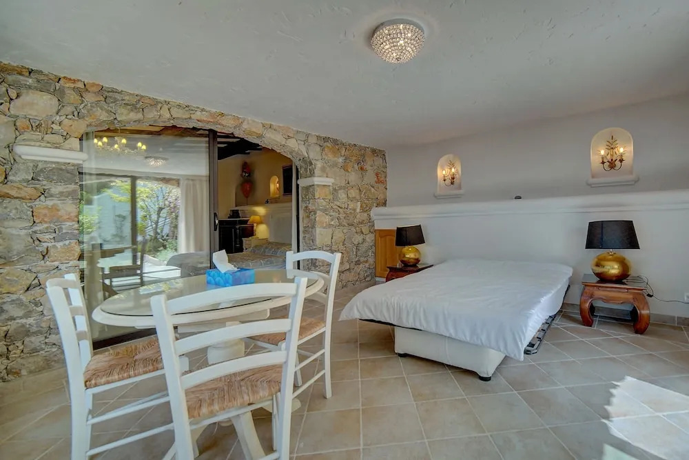 Cannes hills exclusive area fits 20