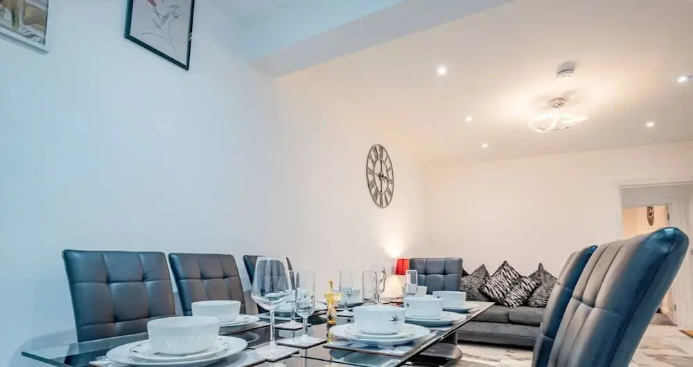 Host Stay Broadland House