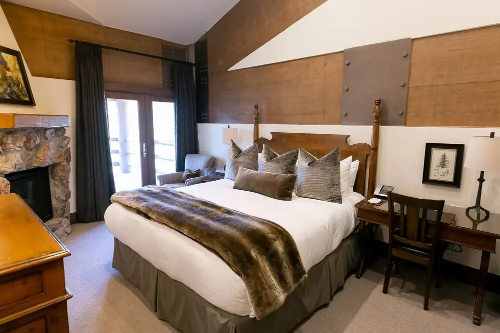 Luxury One Bedroom with Mountain View