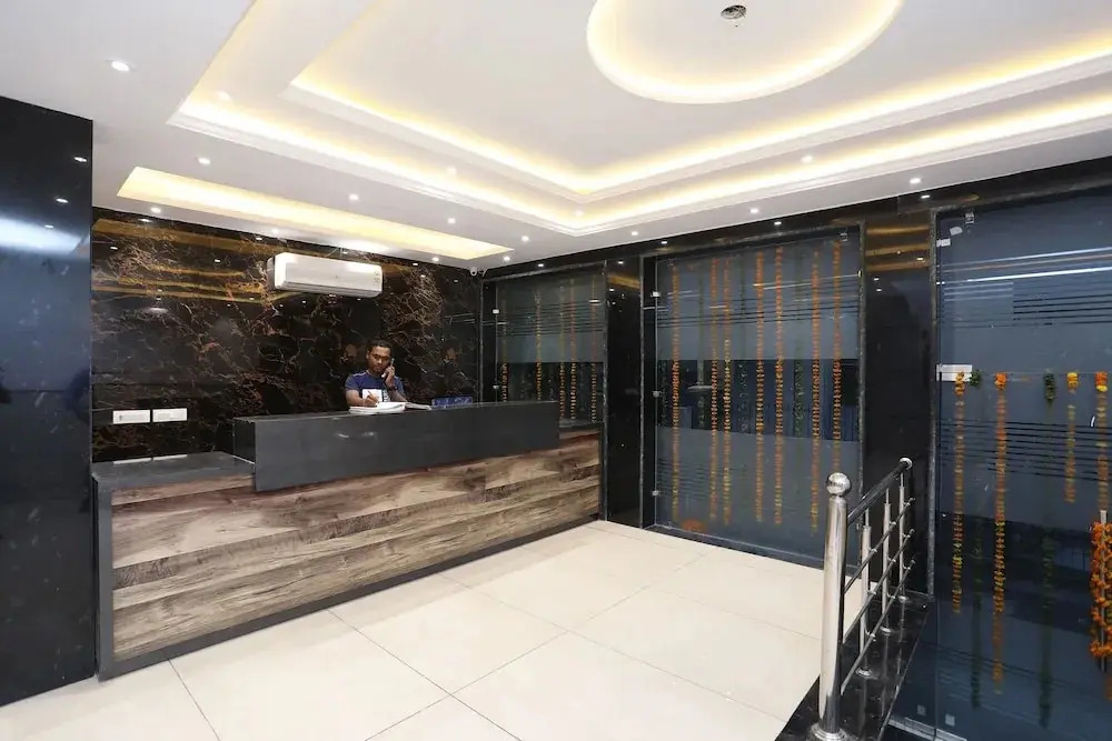Bg House by OYO Rooms