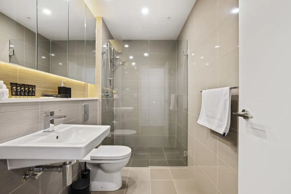 HomeHotel-Waterside Luxury & New Residences