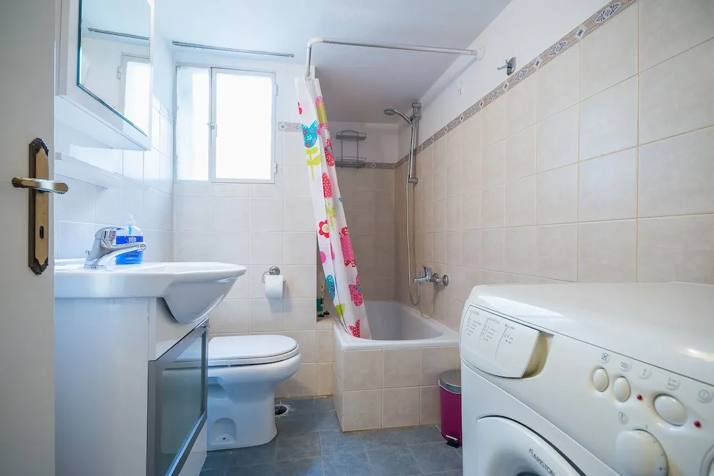 Comfortable Central Athens Flat  by Cloudkeys