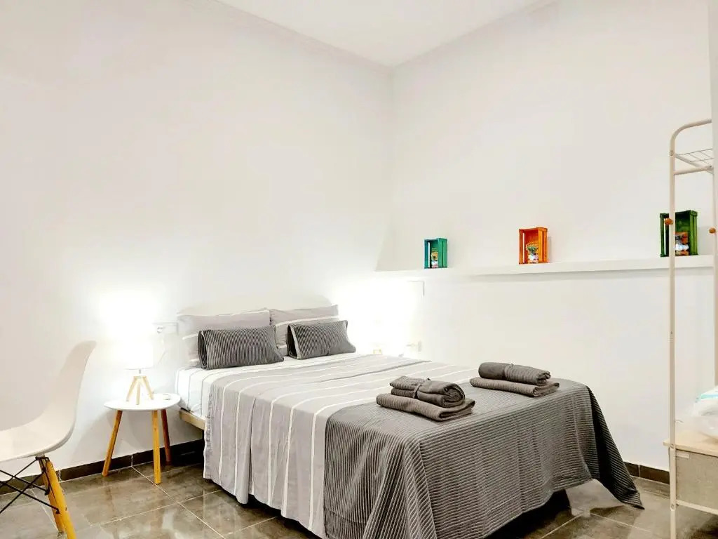 Gloria Host House