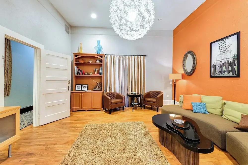 Historic Decatur Apt w/ City Square Views