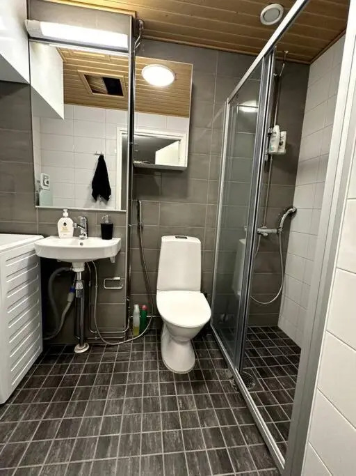 Quality Apt in the City Center For 5 - BRAND NEW