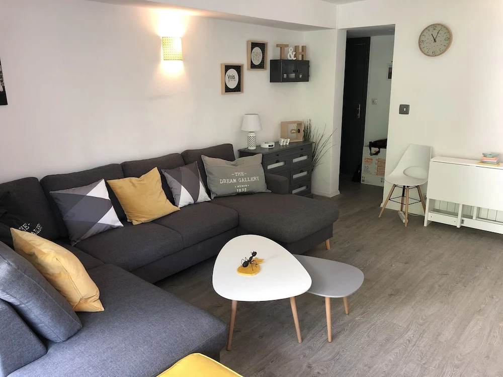 T&H Aragon Family Apartment
