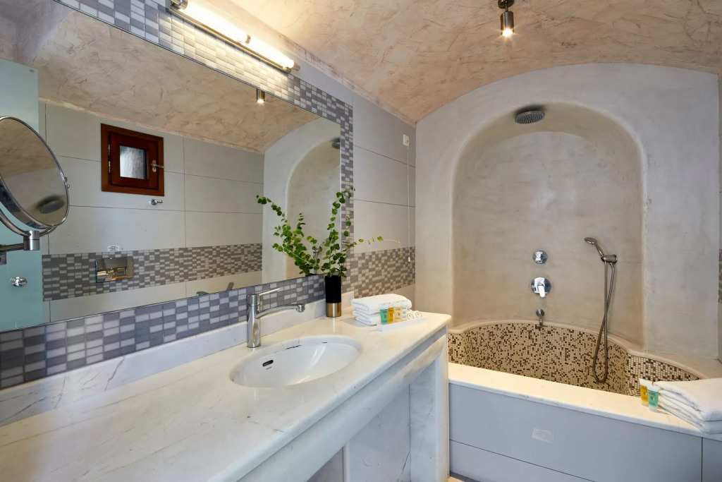 Petit Palace Suites