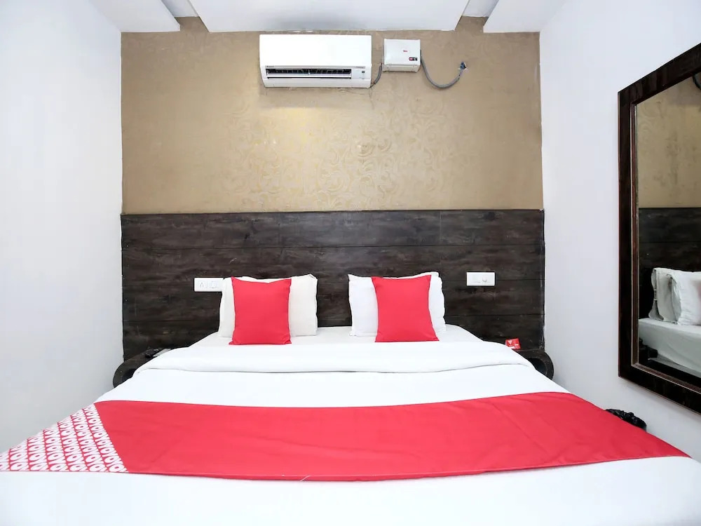 OYO 13431 Hotel Royal Blue