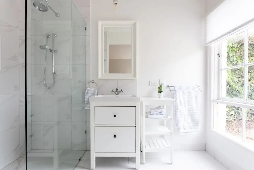 King Bed Studio in the Heart of Richmond