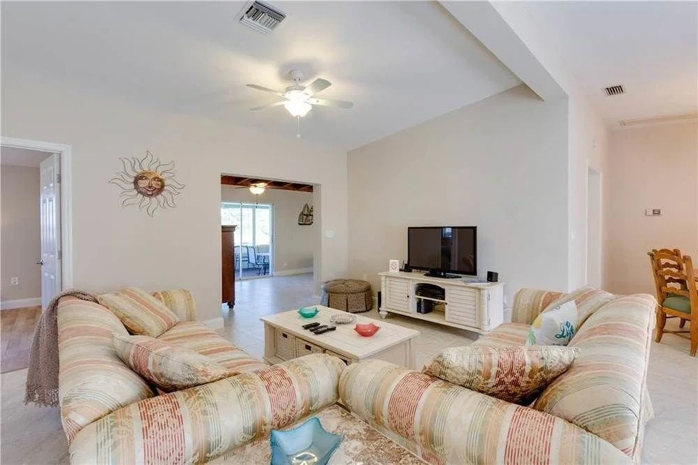 Cutlass Cove Renovated 4Br on Deep Water Canal by RedAwning