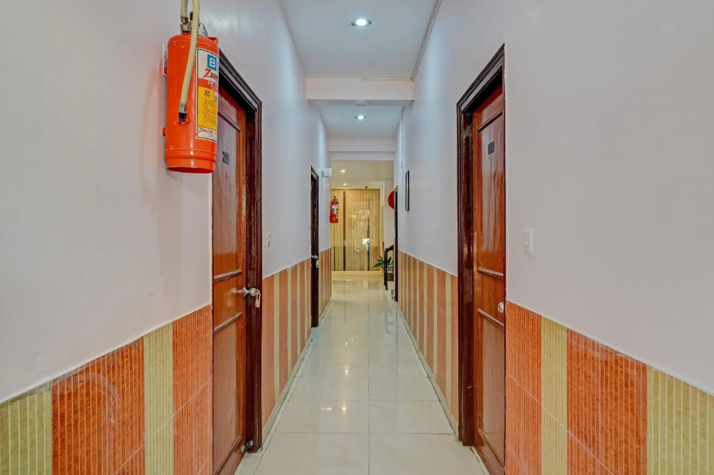OYO 1915 Hotel Central Park Inn