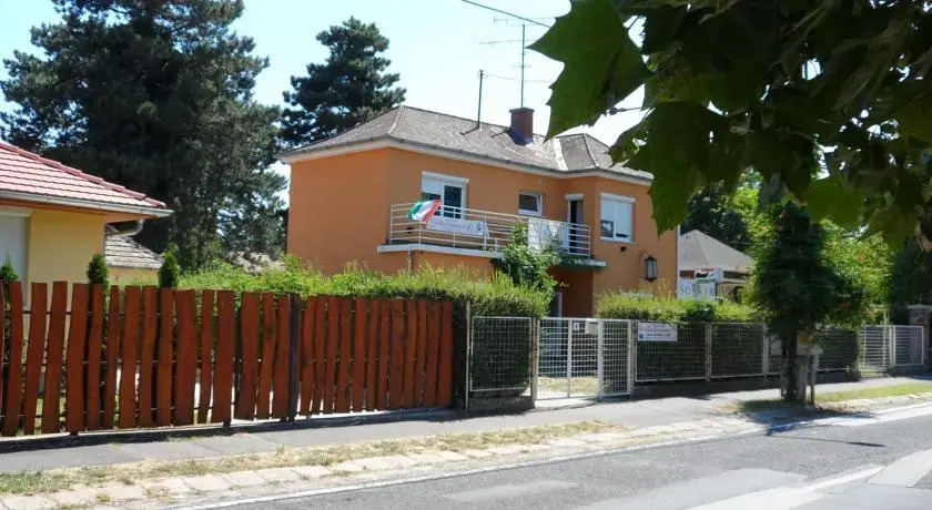Youth Hostel Villa Benjamin - Siófok