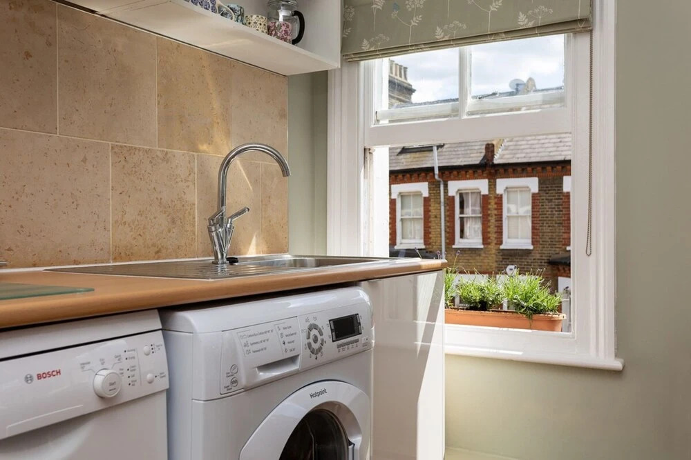 Quaint 2BD Flat 9 Min Walk To Vauxhall Tube