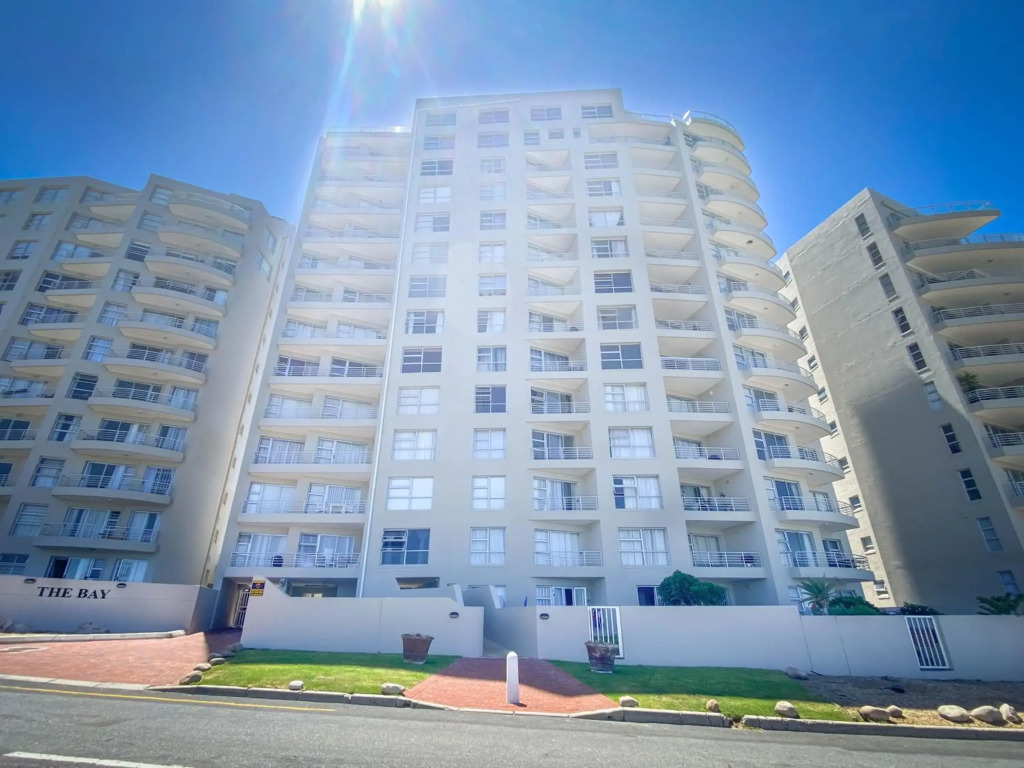 Luxury beachfront 2 bed, 2 bath with communal swimming pool